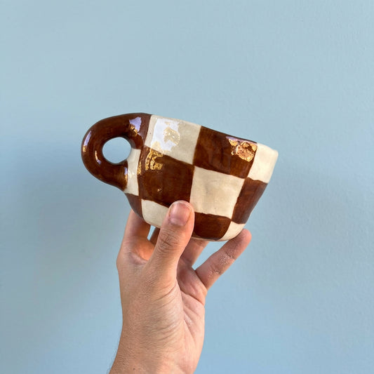 Checkered pinched mug