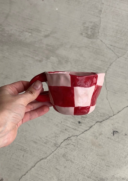 Checkered pinched mug